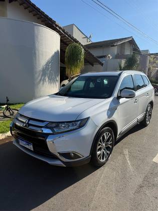 MITSUBISHI OUTLANDER 3.0 GT 4X4 V6 24V GASOLINA 4P AUTOMÁTICO